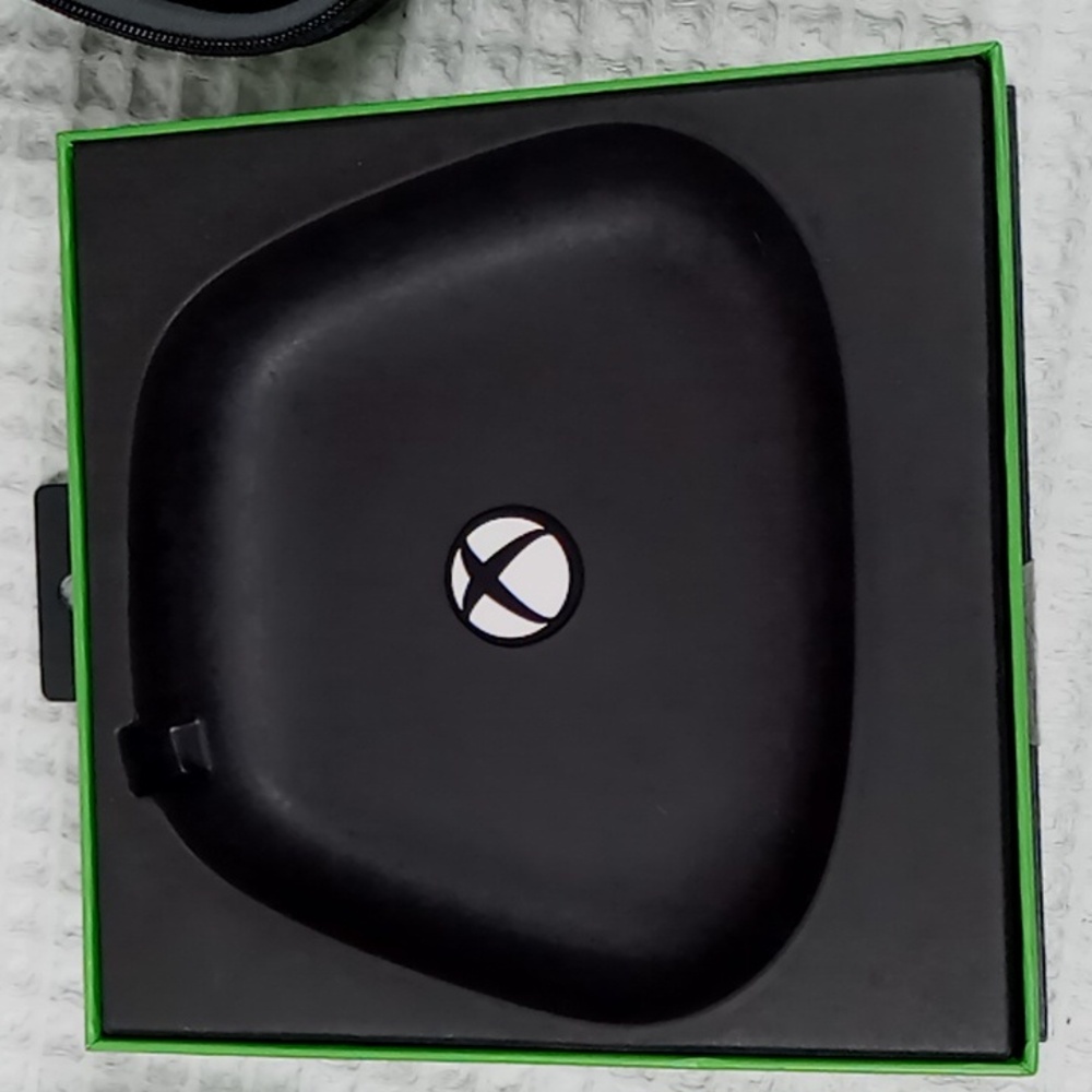 Xbox Elite Wireless Controller In Box w/ Carry Case For Xbox One - Picture 10 of 15